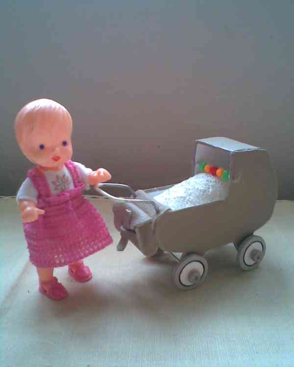 Retro nábyteček s panenkami - foto 2