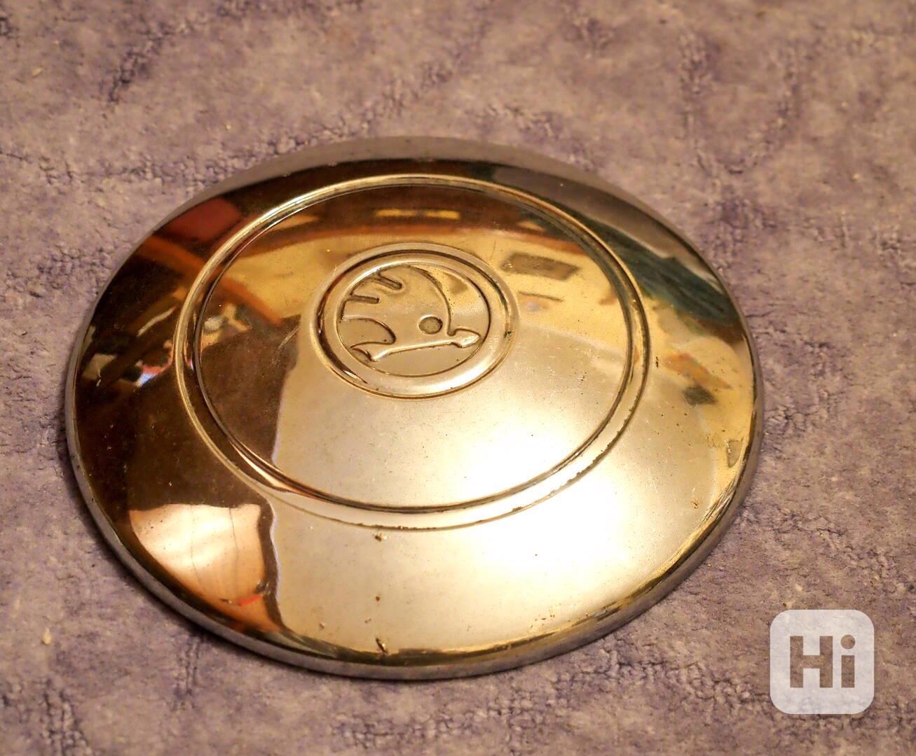 Chromovaná poklice Škoda - foto 1