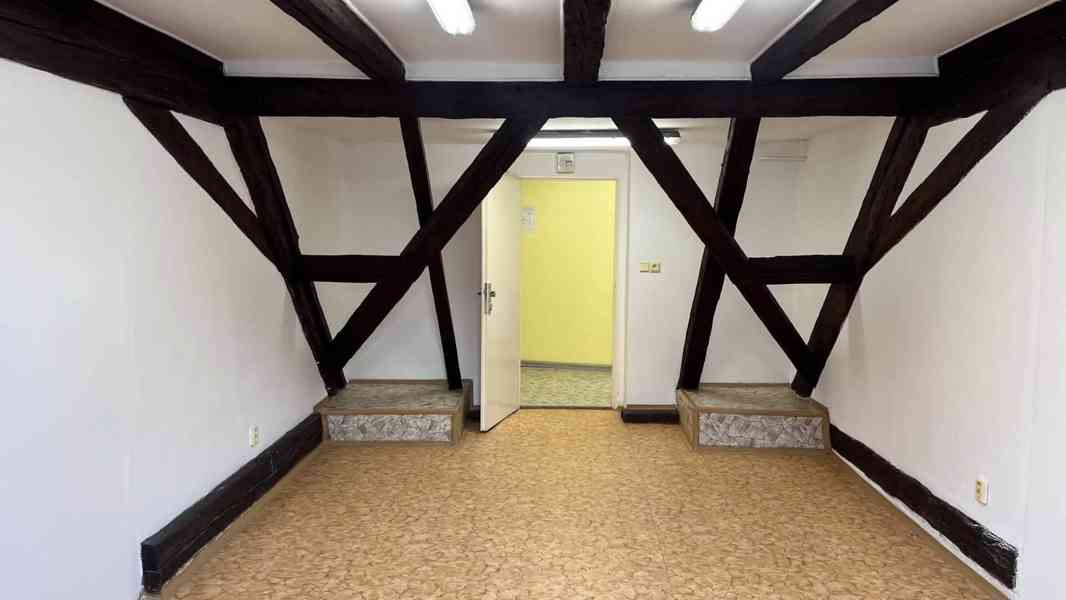 Pronájem prostoru pro kancelář nebo služby ve Znojmě - foto 2