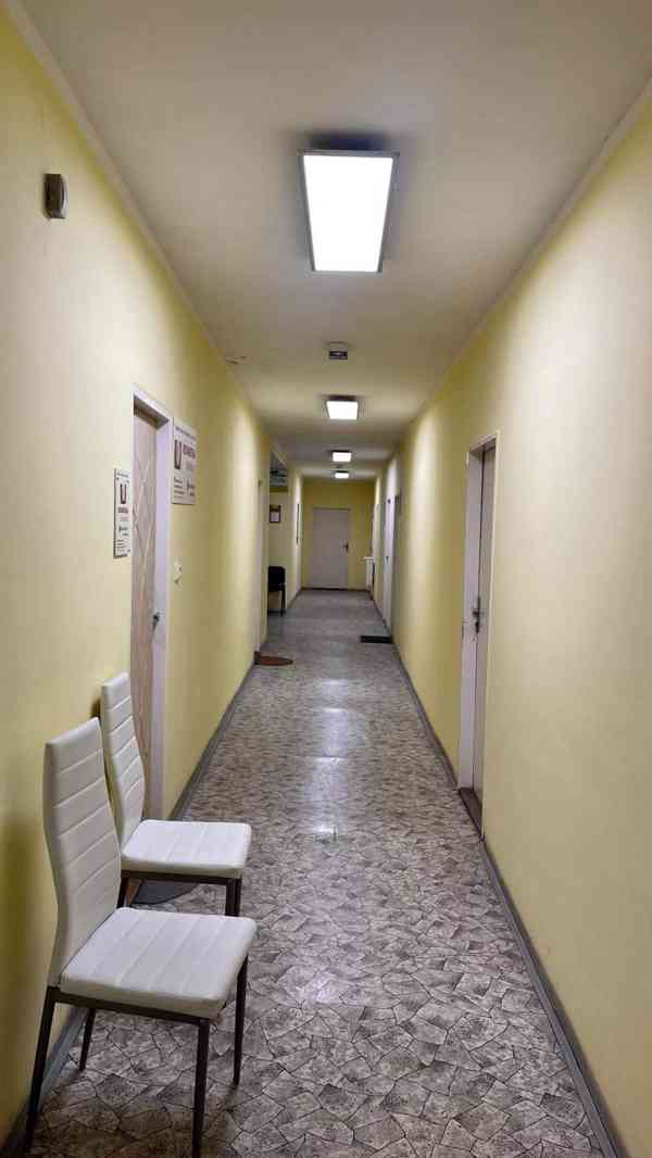 Pronájem prostoru pro kancelář nebo služby ve Znojmě - foto 4