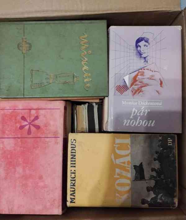 Knihy různých žánrů i kvality - foto 10