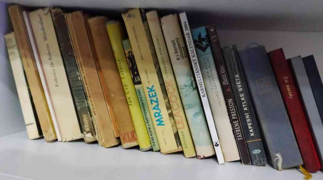Knihy různých žánrů i kvality - foto 5