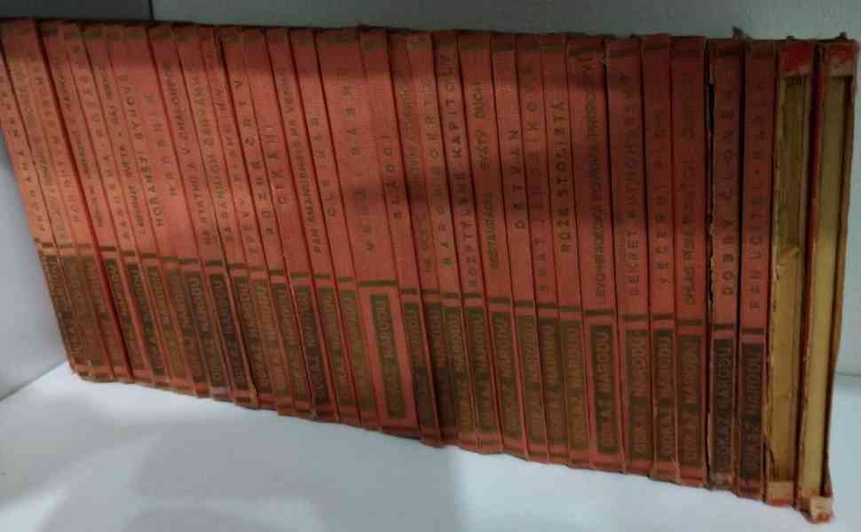 Knihy různých žánrů i kvality - foto 6