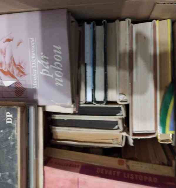 Knihy různých žánrů i kvality - foto 11