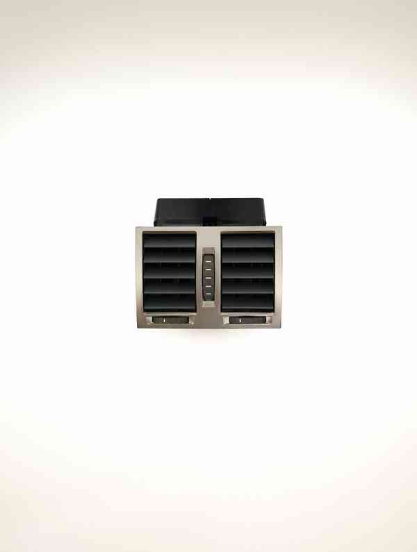 KRÁSNÝ Škoda SUPERB 1 zadní výdech ventilace 3U0 819 203 C - foto 1