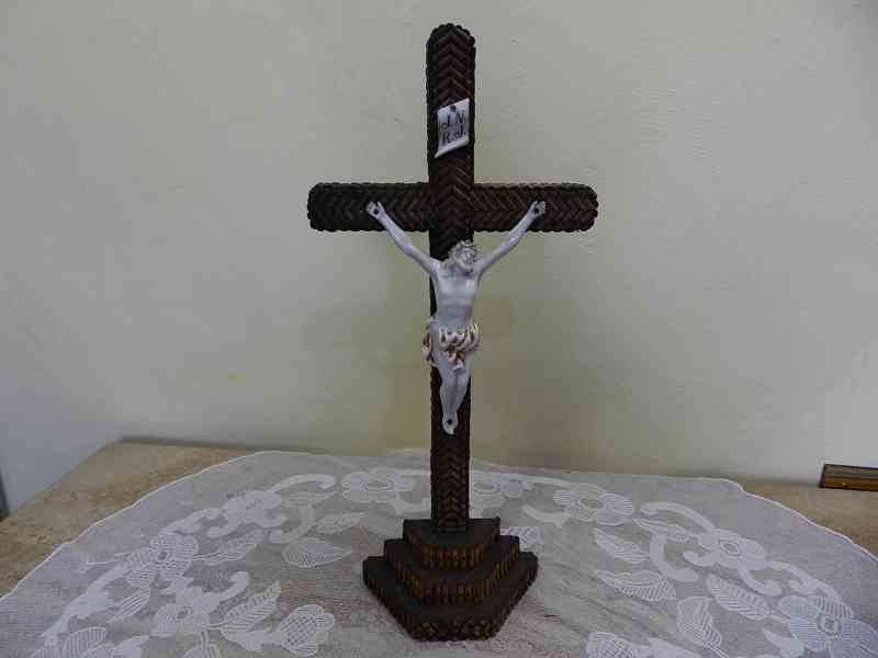 Velmi starý větší dřevěný Kříž Ježíš Kristus - foto 1