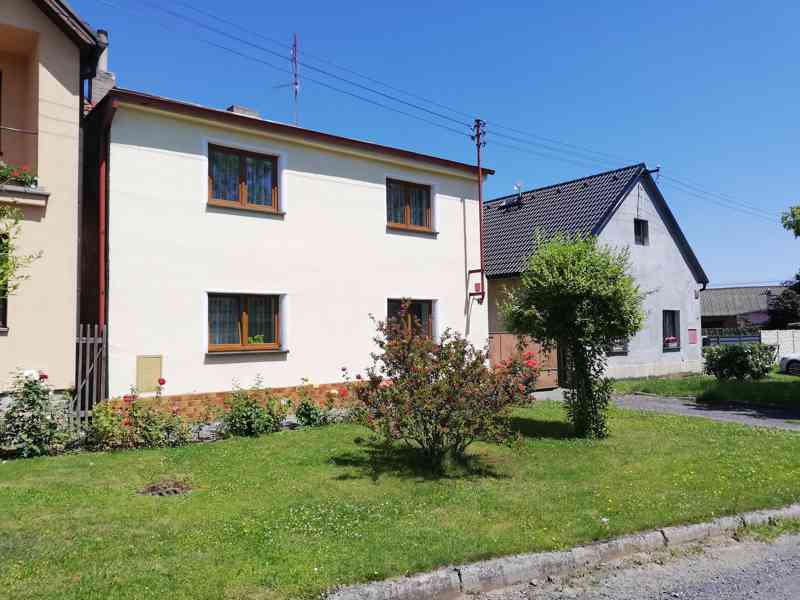 Kolešovice - RD 5+1 s pozemkem 592 m2 - foto 2