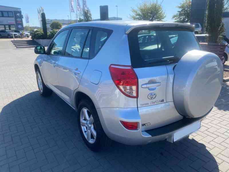 Toyota RAV 4 2,0i benzín 112kw - foto 21