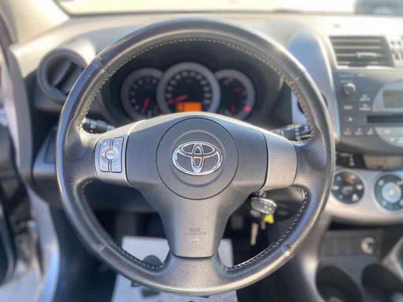 Toyota RAV 4 2,0i benzín 112kw - foto 18