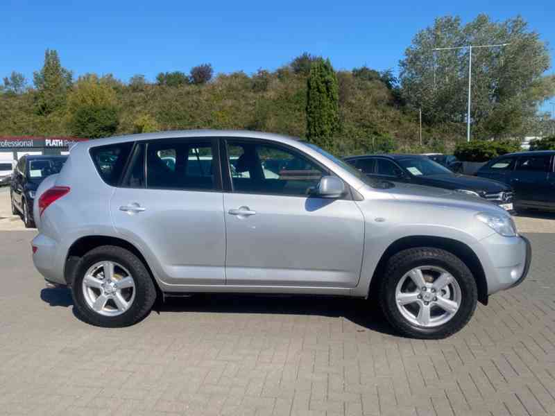 Toyota RAV 4 2,0i benzín 112kw - foto 15