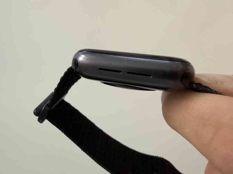 Apple Watch SE 40mm Space Gray (GPS) + nabíjecí kabel - foto 3
