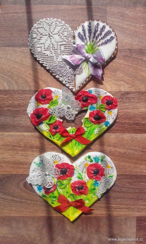 Perníkové srdce s maceškami, růžemi, motýly a ptáčky - foto 7