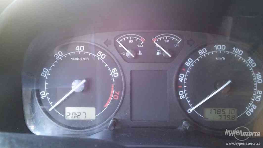 Škoda Octavia 1.8T elegance - foto 8