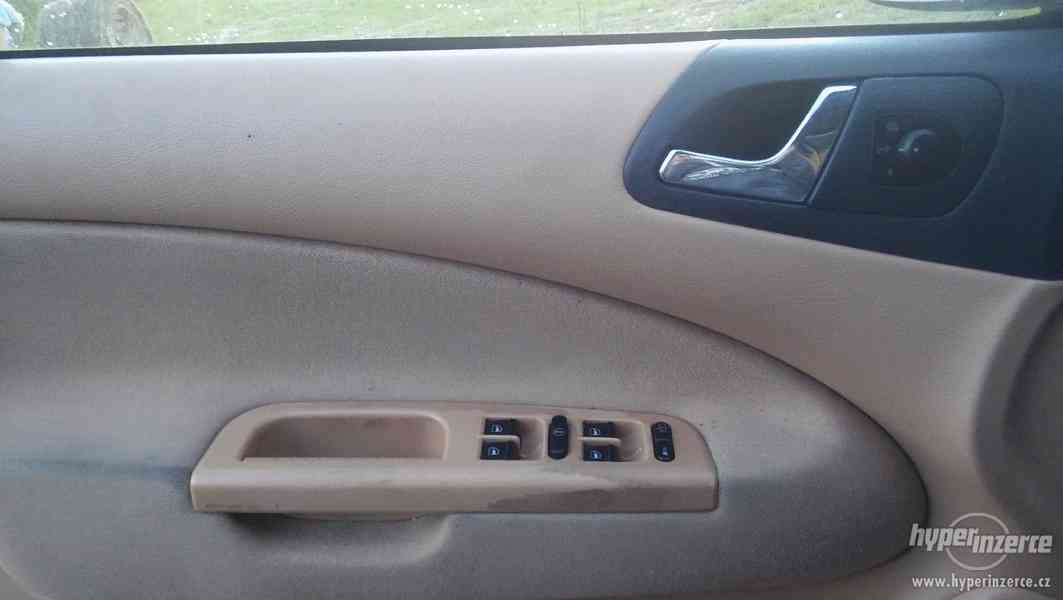 Škoda Octavia 1.8T elegance - foto 10