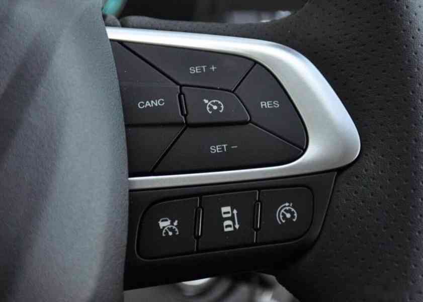 Iveco Daily 3,0D 35S18 NOVÉ nafta manuál 129 kw - foto 16