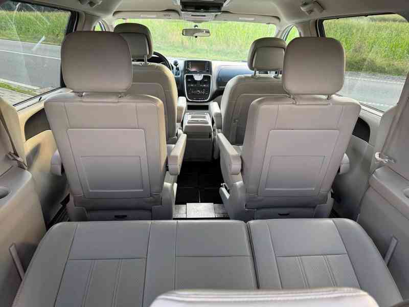 Chrysler Town Country 3,6 Penta DVD 2011 - foto 6