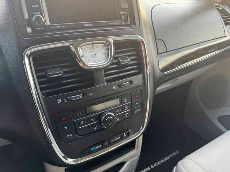 Chrysler Town Country 3,6 Penta DVD 2011 - foto 18