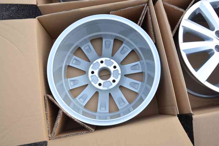 NOVÉ Alu 17 VW Transporter/Caravelle/Multivan T5, T6, T6.1 - foto 4