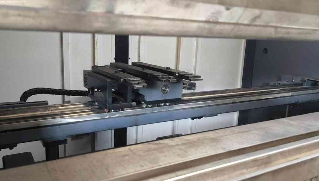 CNC hydraulický ohraňovací lis BAYKAL APHS 31300 - foto 3