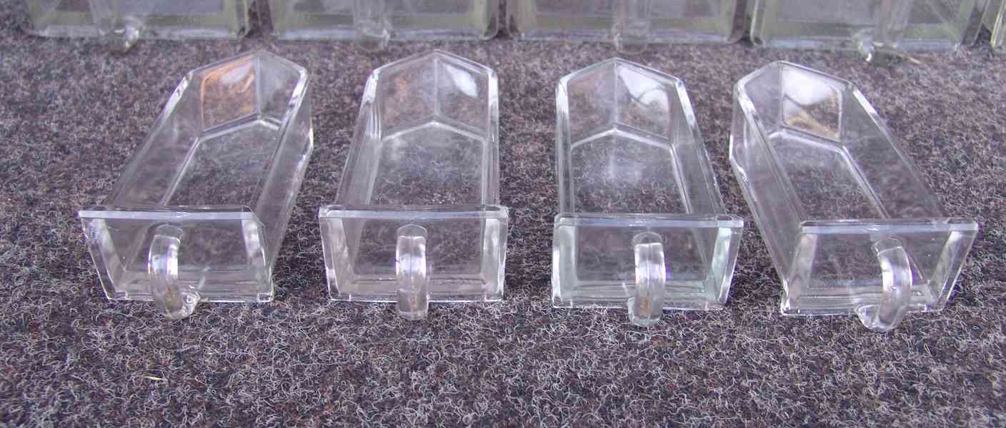 Starožitné skleněné kořenky s poličkou - foto 18