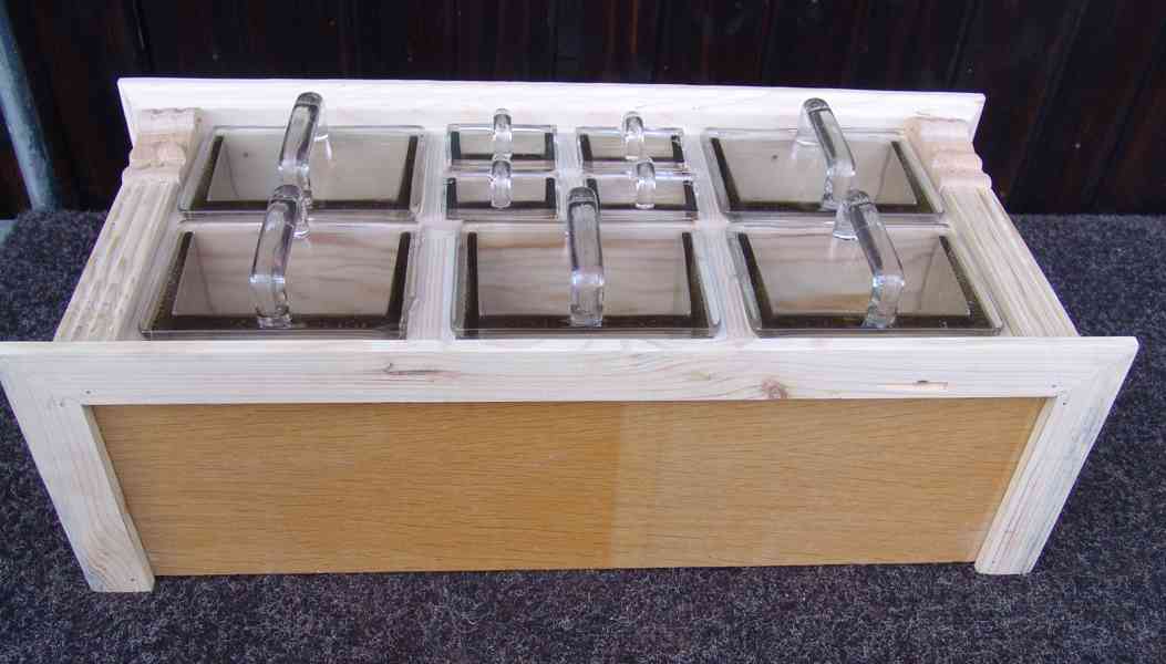 Starožitné skleněné kořenky s poličkou - foto 12