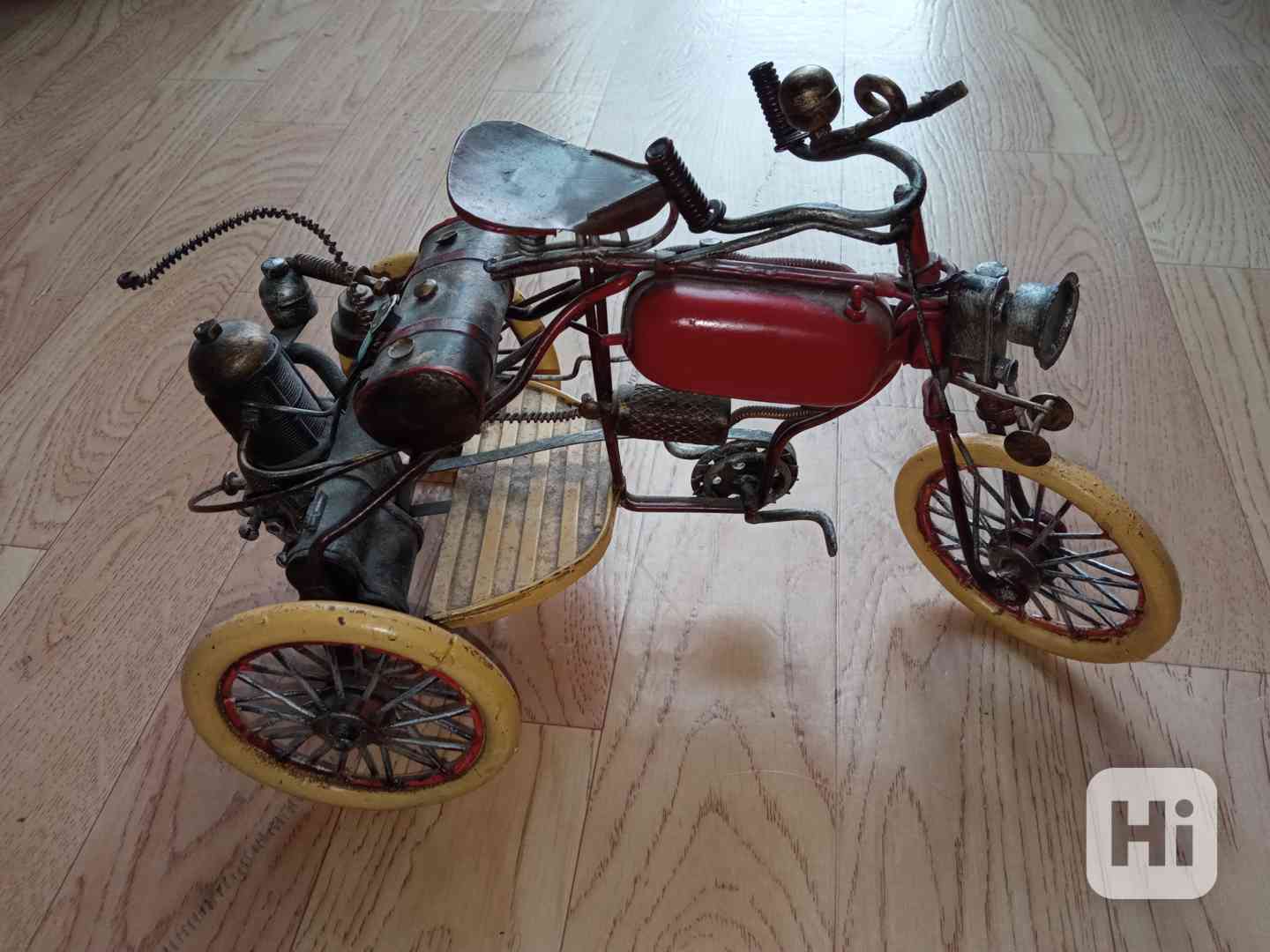 Tříkolová starožitná motorka model  - foto 1