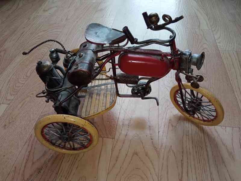 Tříkolová starožitná motorka model  - foto 1