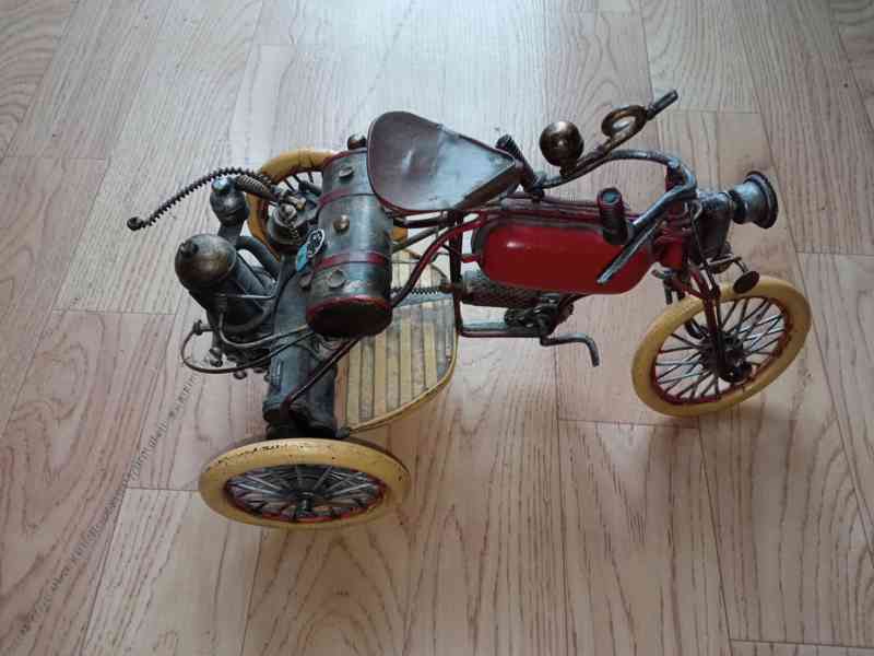 Tříkolová starožitná motorka model  - foto 4