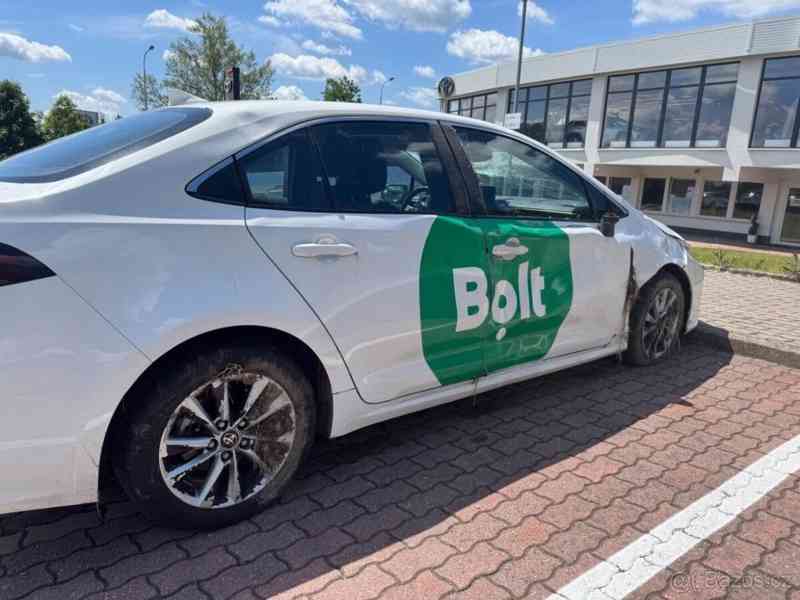 Toyota Corolla 1,8   09/2024 havarovaná - foto 4