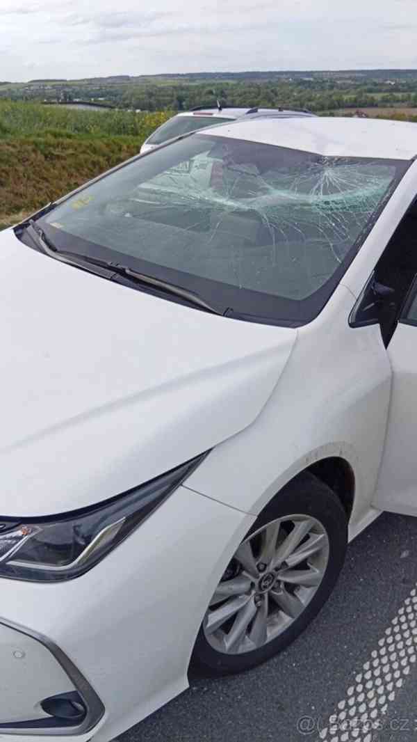 Toyota Corolla 1,8   09/2024 havarovaná - foto 3