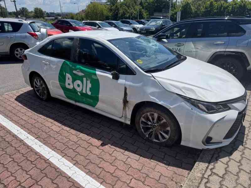 Toyota Corolla 1,8   09/2024 havarovaná - foto 5