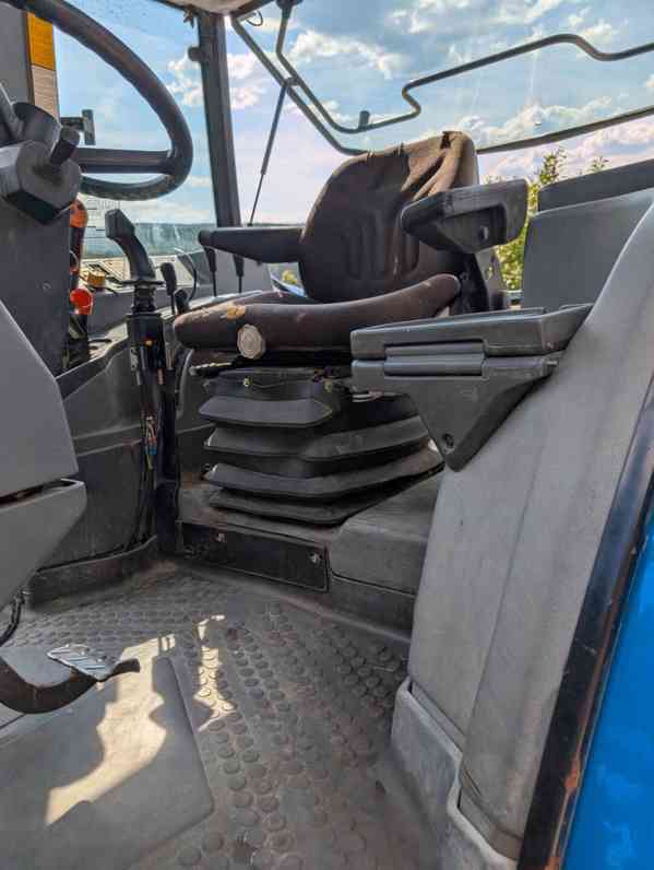 Traktor New Holland 4770 LS s plně vybaveným čelním nakladač - foto 3