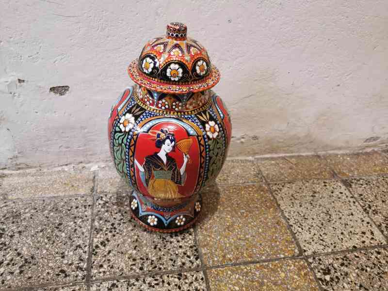 Bohatě zdobená smaltovaná Váza s Gejšami - foto 2