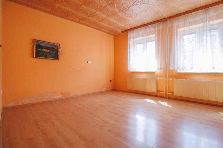 Prodej rodinného domu se zahradou a garáží v Horažďovicích - foto 9