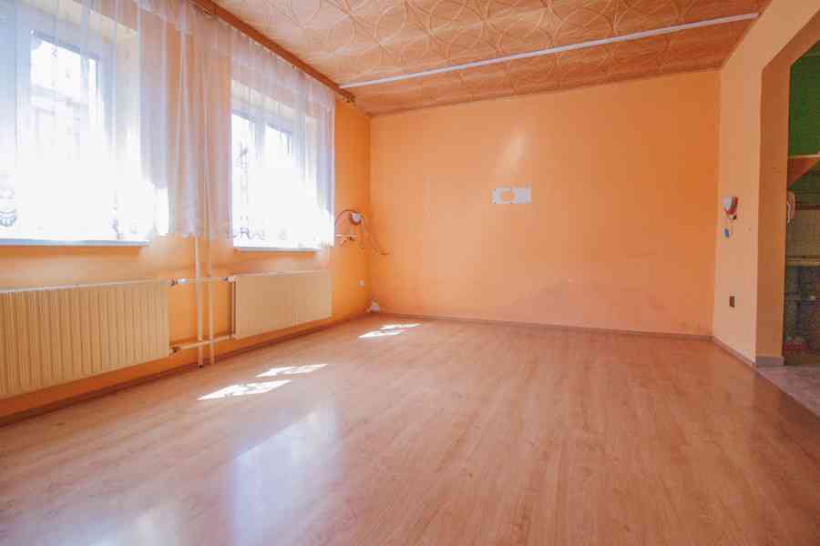 Prodej rodinného domu se zahradou a garáží v Horažďovicích - foto 10