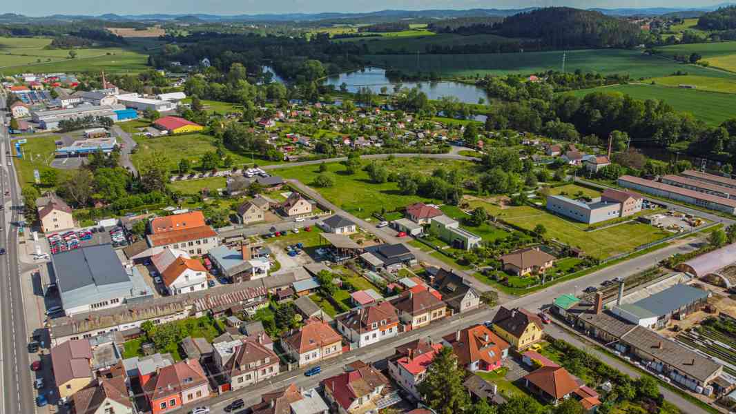 Prodej rodinného domu se zahradou a garáží v Horažďovicích - foto 28
