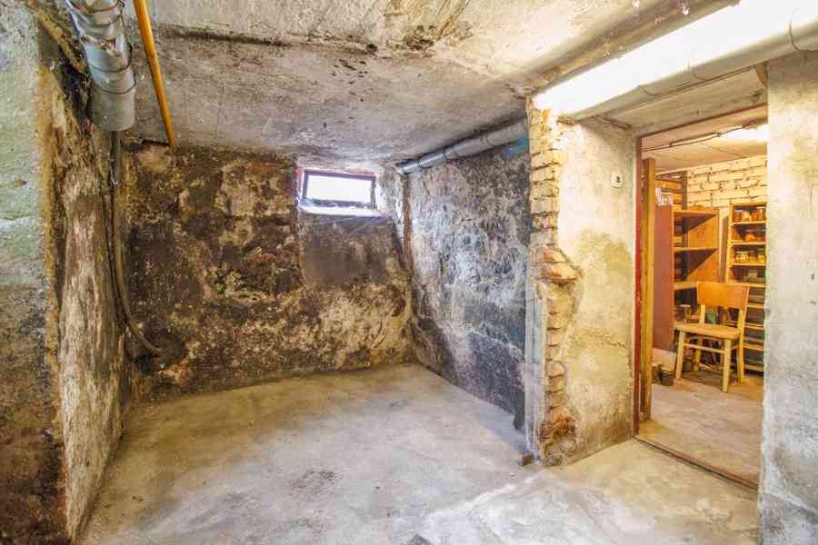 Prodej rodinného domu se zahradou a garáží v Horažďovicích - foto 24