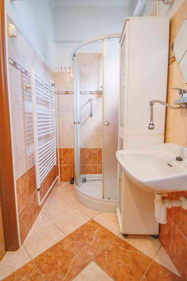 Prodej rodinného domu se zahradou a garáží v Horažďovicích - foto 11