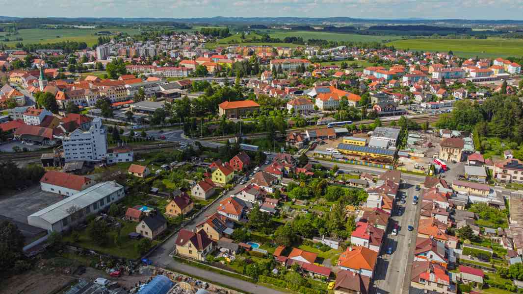 Prodej rodinného domu se zahradou a garáží v Horažďovicích - foto 30
