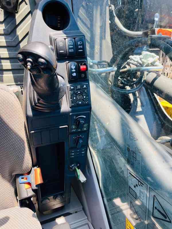 Kolové rypadlo Volvo EWR170E (Možnost leasingu)  - foto 10