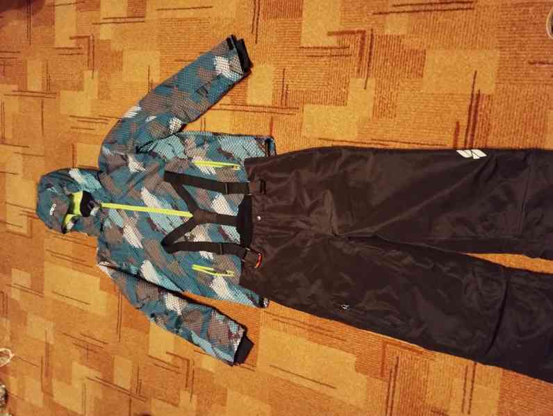 Prodej lyžařských kompletů ( bunda, kalhoty).