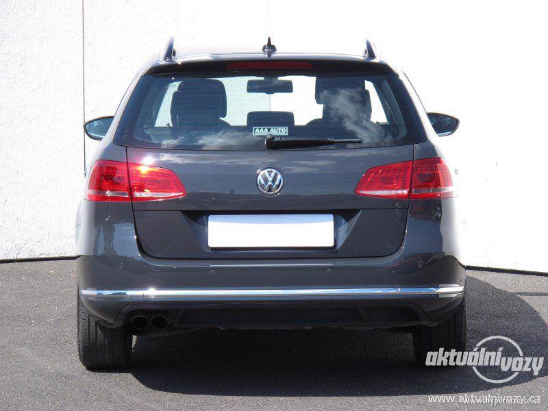 Volkswagen Passat 2.0, nafta, r.v. 2014 - foto 16