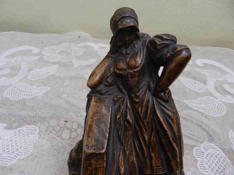 Stará keramická plastika Prodaná Nevěsta Mařenka 1928 - foto 2