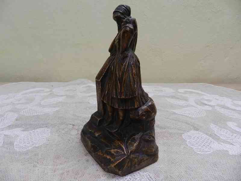 Stará keramická plastika Prodaná Nevěsta Mařenka 1928 - foto 3
