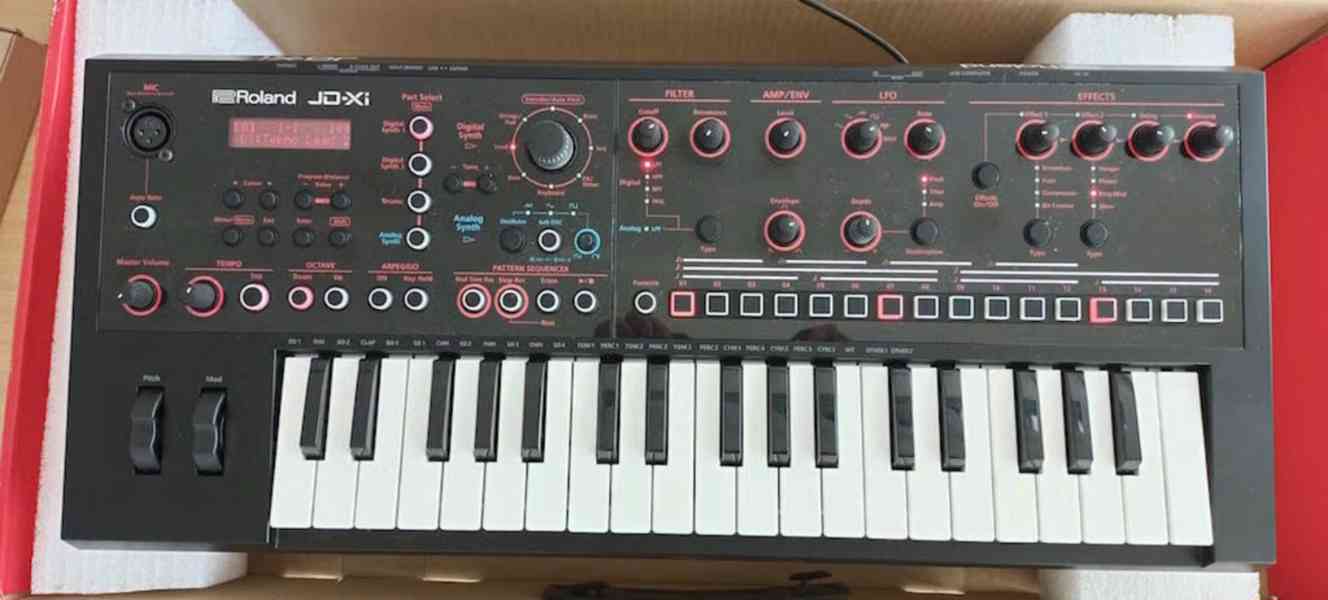 Syntezátor Roland JD-Xi minimálně nepoužívaný - bazar - Hyperinzerce.cz