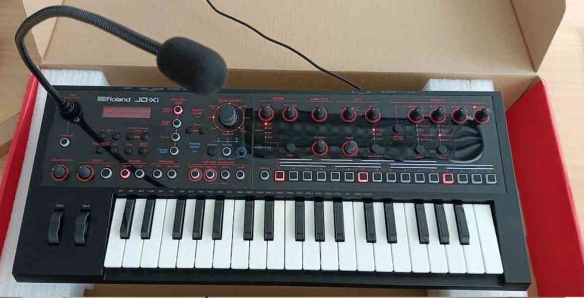 Syntezátor Roland JD-Xi minimálně nepoužívaný - bazar - Hyperinzerce.cz