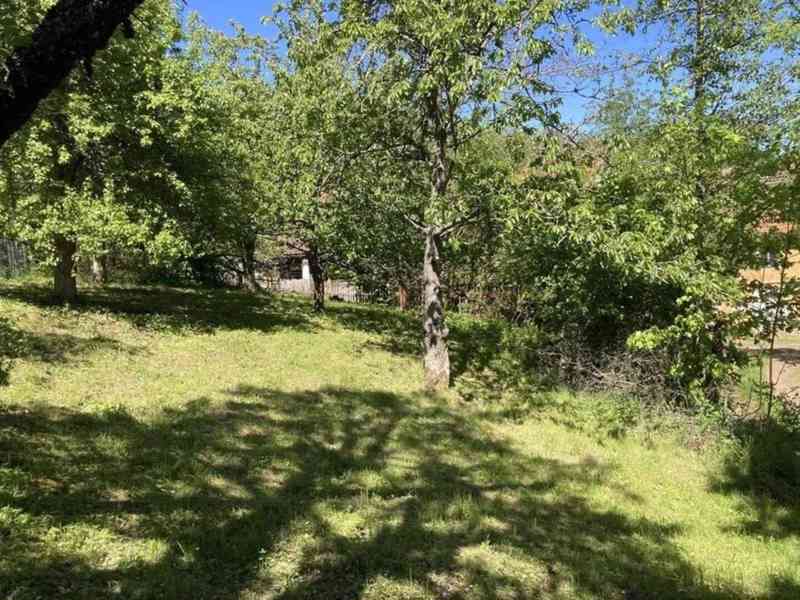 Prodej rodinného domu se dvěma zahradami a stodolou-Zubrnice - foto 9