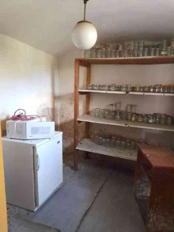 Prodej rodinného domu se dvěma zahradami a stodolou-Zubrnice - foto 16