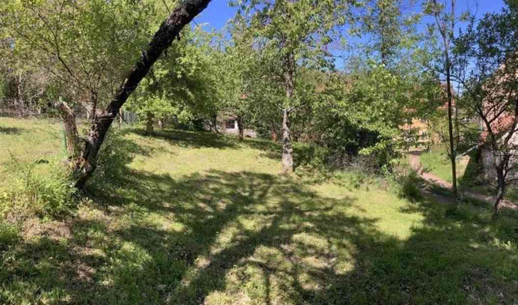 Prodej rodinného domu se dvěma zahradami a stodolou-Zubrnice - foto 8