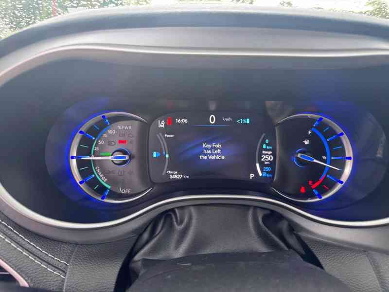 Chrysler Pacifica 3,6 Hybrid RU Radar S type 2022 - foto 18